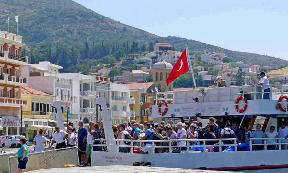 Τουρκική «εισβολή» στα ελληνικά νησιά - «Έκρηξη» αφίξεων λόγω της βίζας-εξπρές